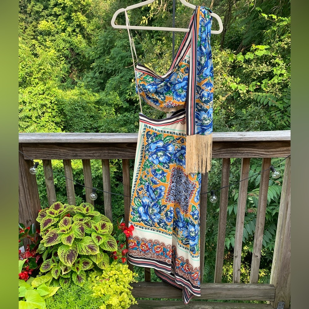 One-Shoulder Floral Scarf-Print Dress in Blue and Gold - Picture 8 of 11